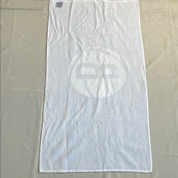 NETS Logo Colorful Graphic Towel - Picture 5 of 8